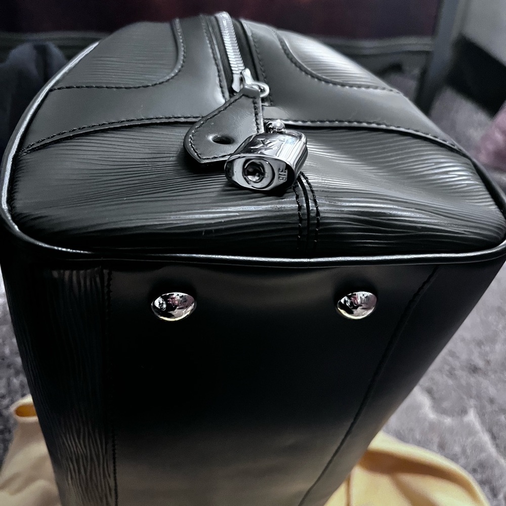 Women’s Louis Vuitton Purse - Picture 12 of 15